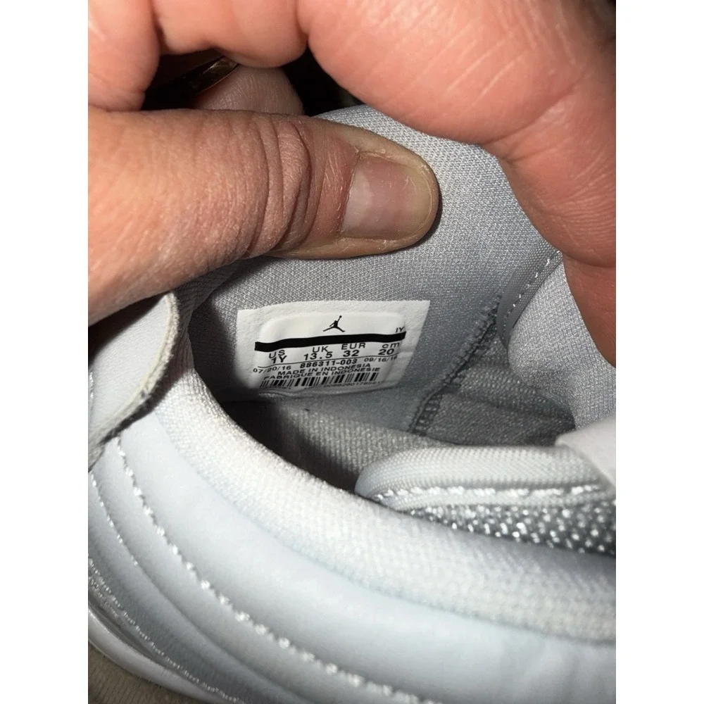 Nike Air Jordan Heritage Wolf Gray Boys 1Y Youth  Leather‎ High Sneakers 2016